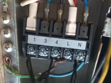 Régua de ligações elétricas de uma unidade de ar condicionado