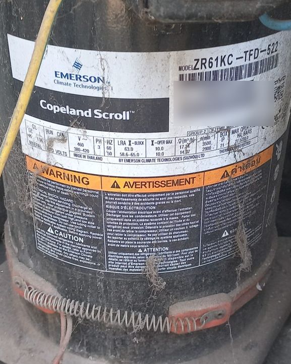 Compressor Emerson Copeland Scroll dentro de uma unidade condensadora de grande porte